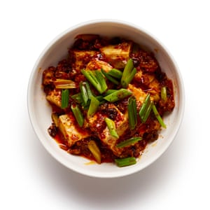 Mapo Tofu 07. 6 Sirva el mapo tofu mientras esté muy caliente, con arroz simple y quizás verduras verdes chinas.