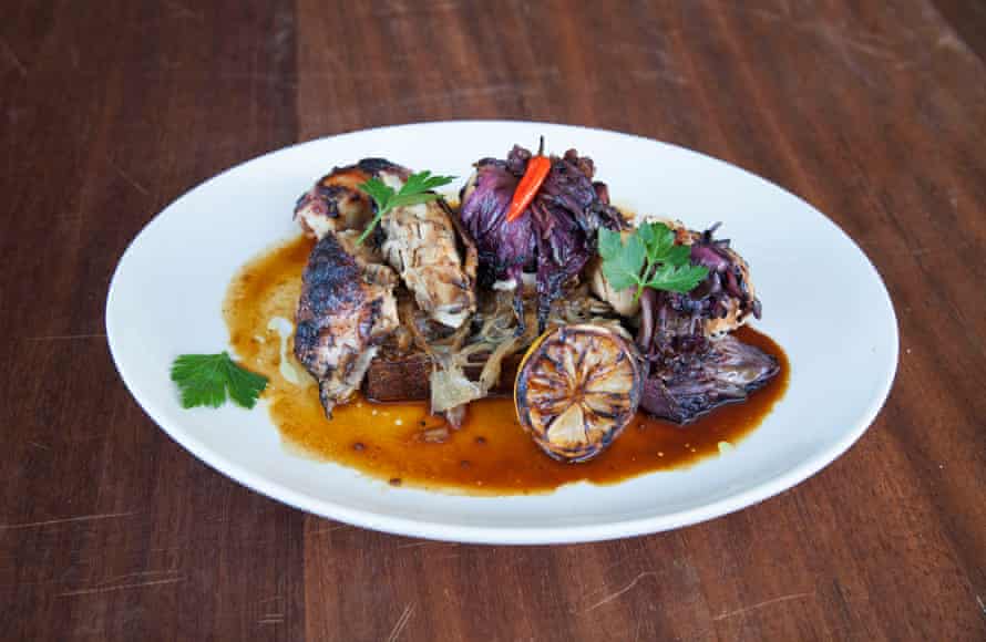 “Fácilmente demolido”: el pollo con chile urfa a la parrilla del restaurante Carmel.