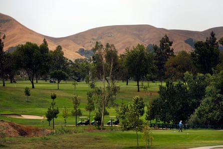Campo de Golf Los Serranos Country Club.  Cuatro jóvenes alegan en una demanda que fueron acosadas sexualmente por un chef del resort.