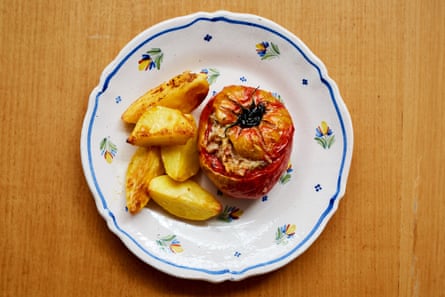 “Agradablemente esponjoso”: pomodori col riso de Cantina Polentina (tomates de Sorrento rellenos de arroz y hierbas, servido con patatas).