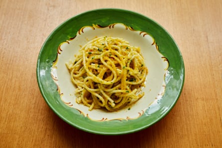 Espaguetis con aglio, aceite, peperoncino y botarga en Polentina, E3.