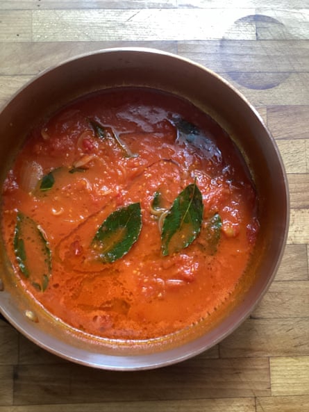Salsa de tomate y laurel de Rachel Roddy 