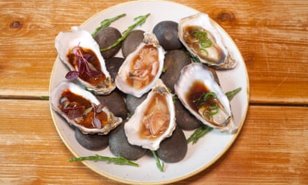 “Excelentes ejemplares nacarados”: ostras de roca.